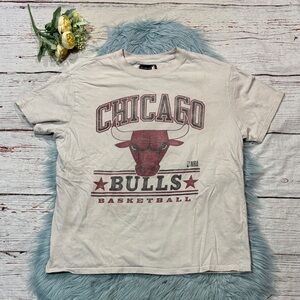 Abercrombie & Fitch NBA Chicago Bulls Vintage Inspired Short Sleeve Tee